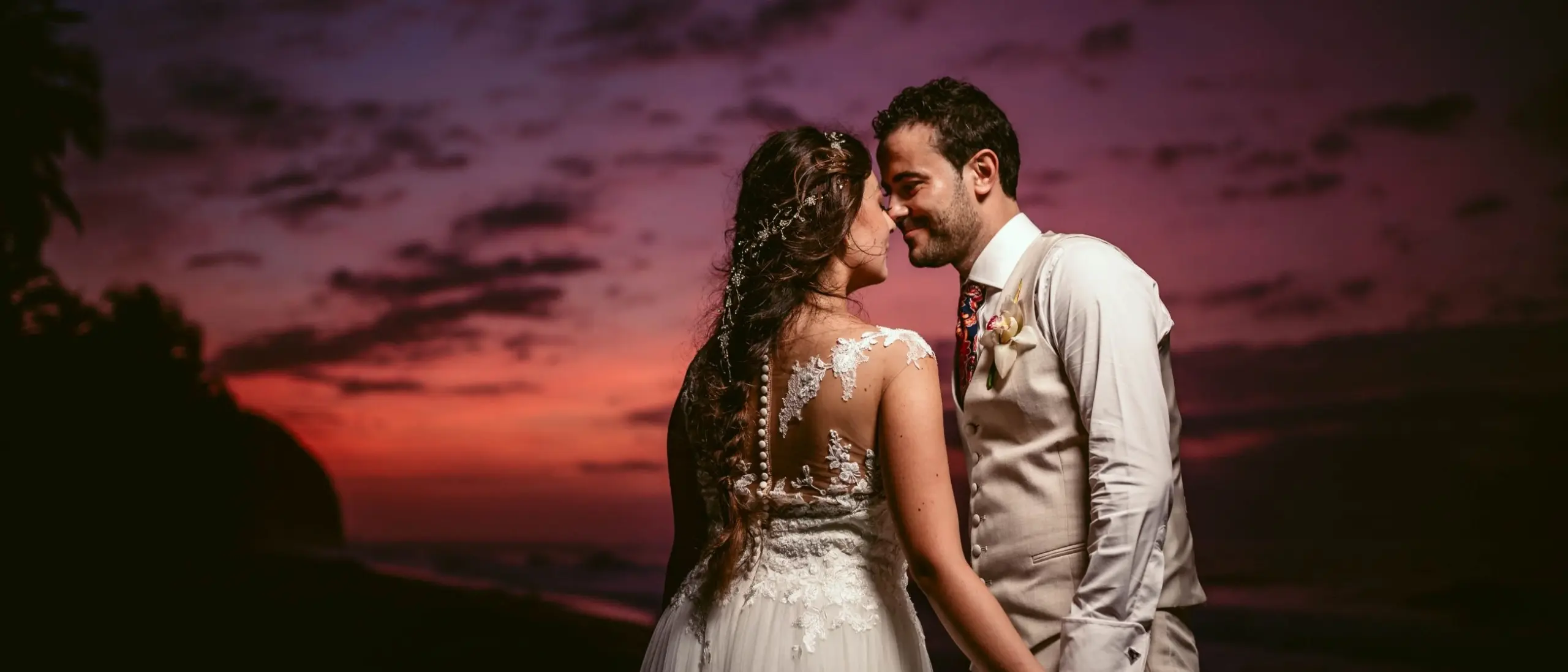 Sobremesa al aire libre, selva y mar – Genn Hotels