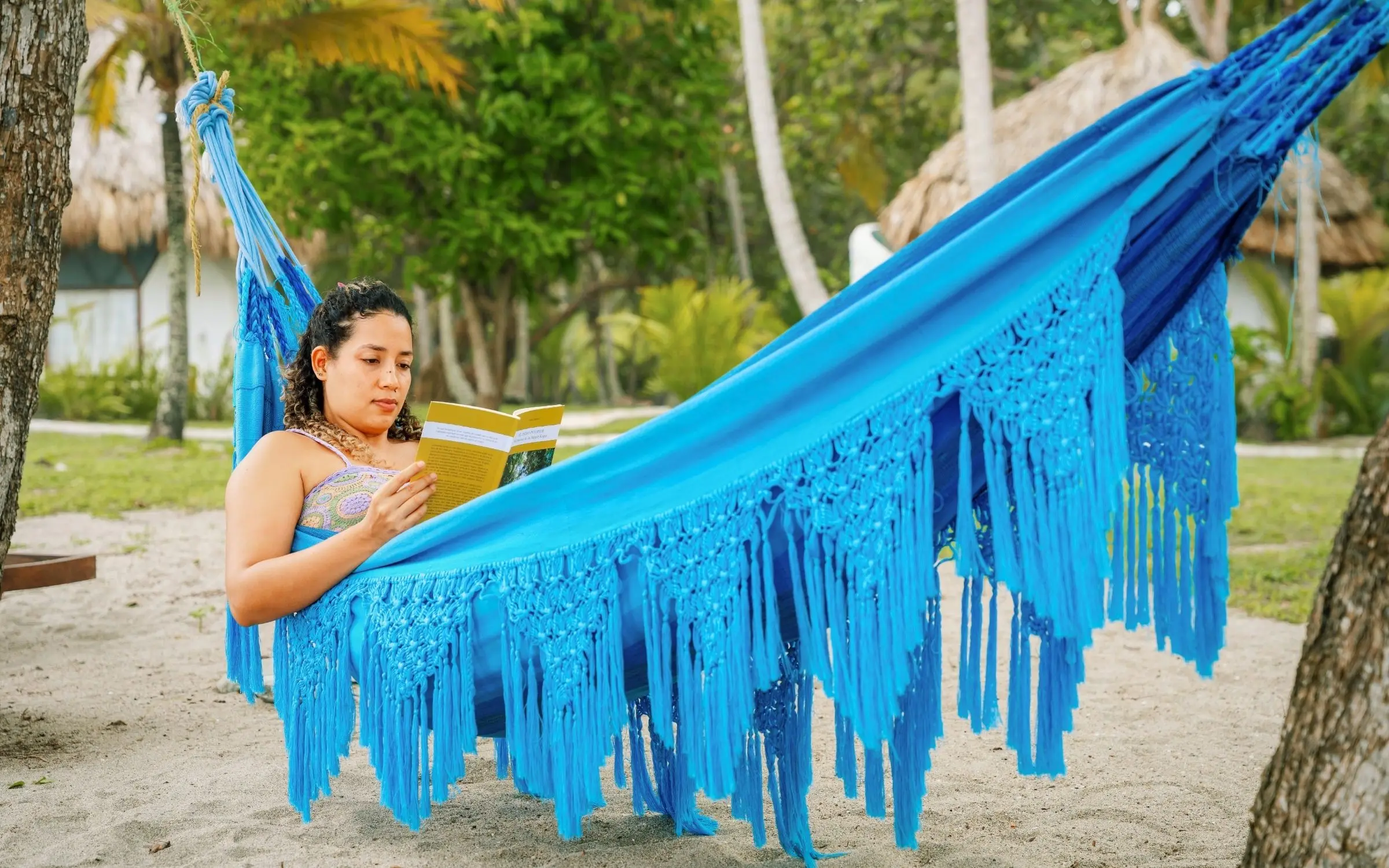 Días sin esfuerzo, la terraza del bungalow al atardecer – Genn Tayrona