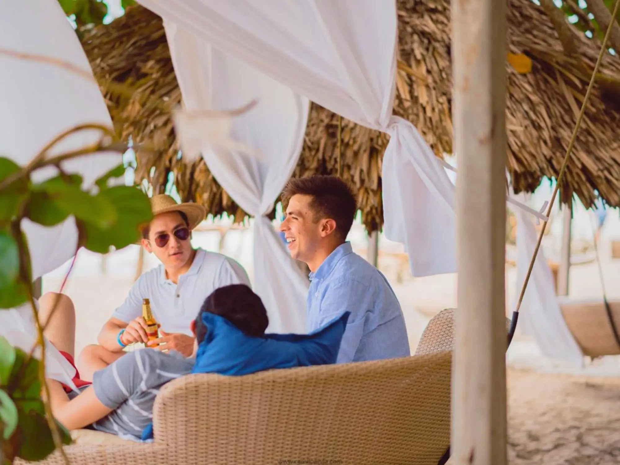 Terraza con piscina, vista a la bahía – Genn Tayrona