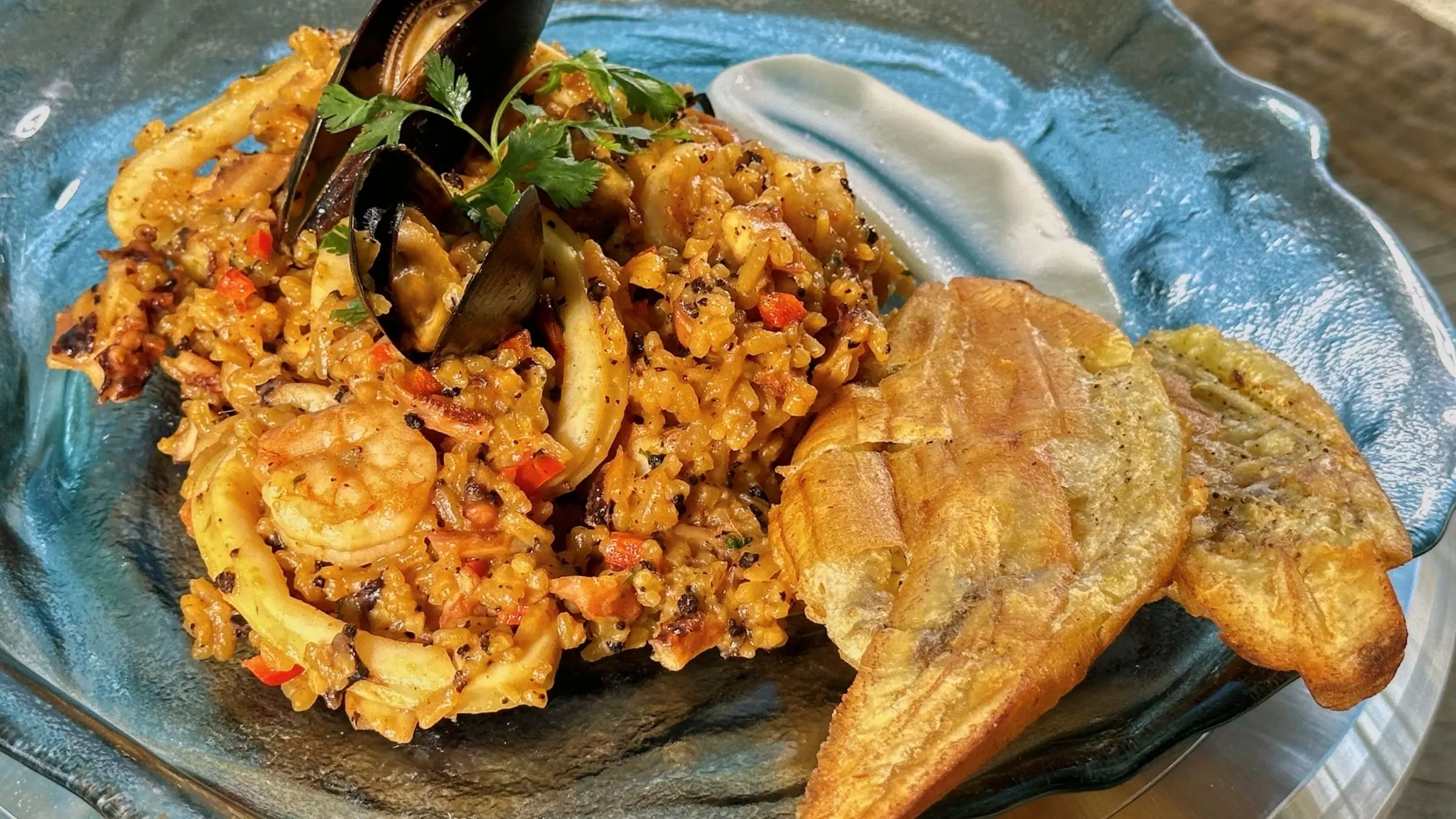 Noche de mixología, cócteles con el mar de fondo – Genn Tayrona